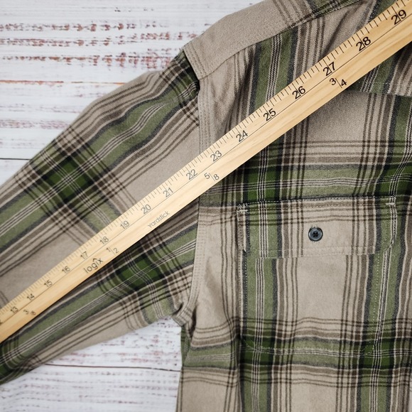 Carhartt Heavyweight Flannel Mens M Green Loose Fit Plaid Button Work 105947 GD3 - Picture 5 of 8